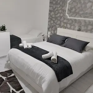House Luroke , Aeroporto di Catania Fontana Rossa Italia