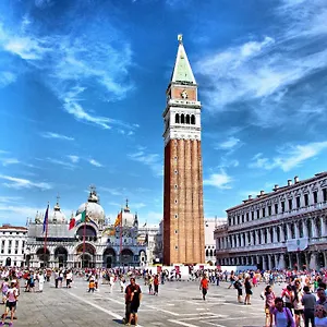 Raggio Di Sole Dietro Piazza San Marco Casa vacanze